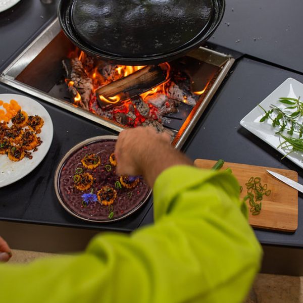 repas au feu de bois avec le brasero plancha table Augoust sur Club Brasero