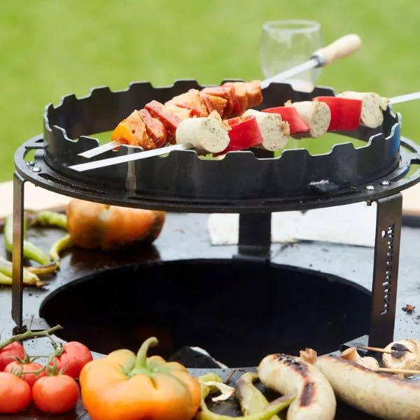 Porte-brochettes sur le brasero Barbecook Nestor